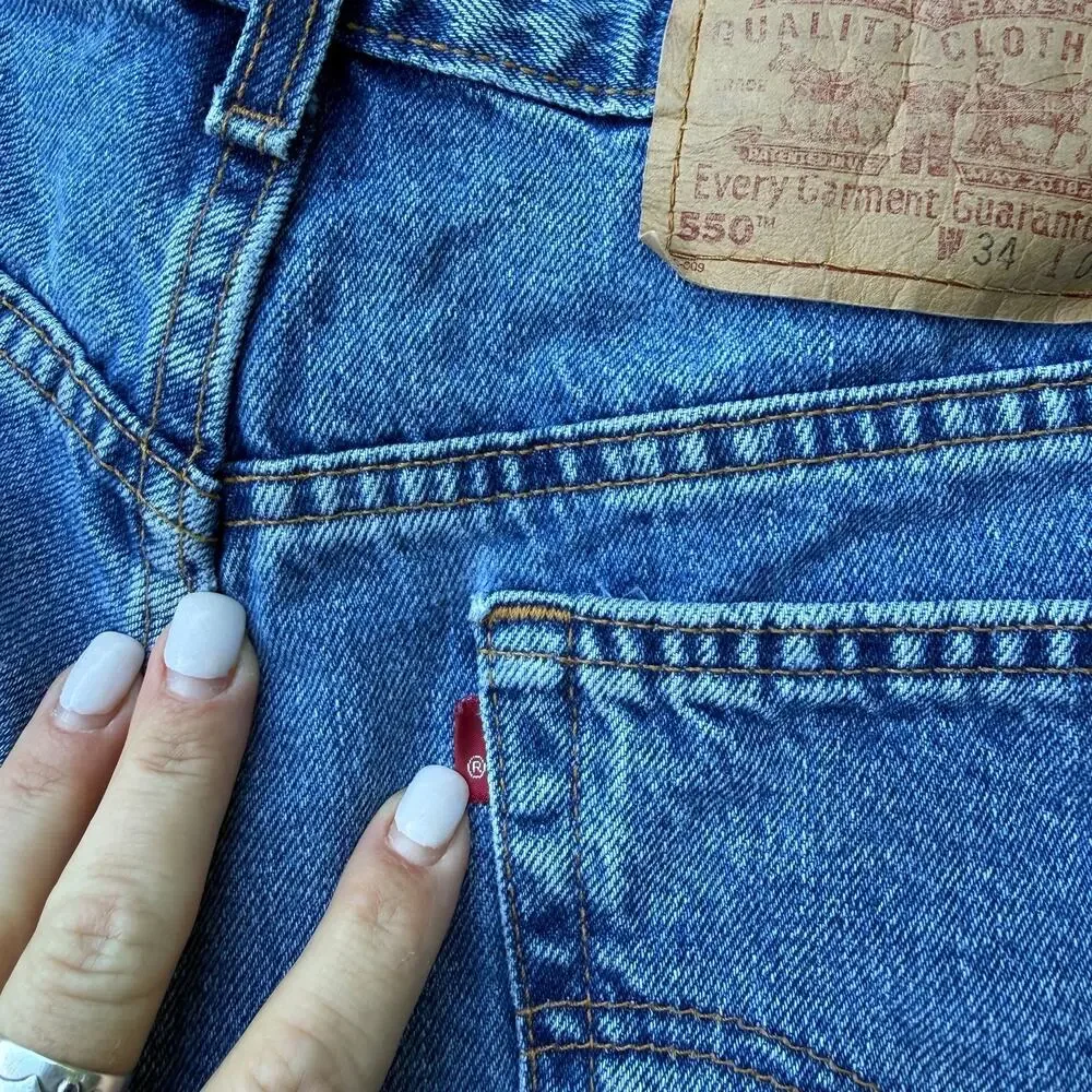 Vintage 90s Levi’s 550 Relaxed Fit Jean Shorts Jorts Size 34 Made in USA
